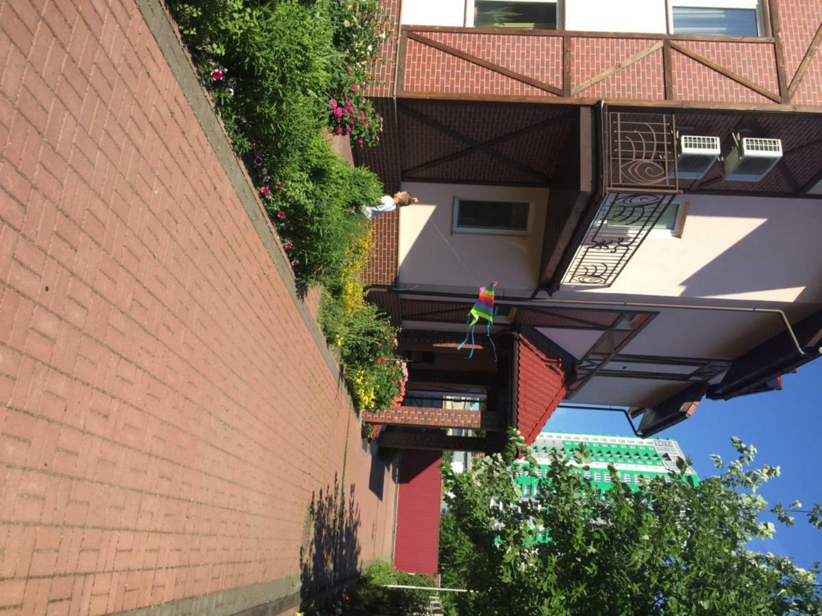 Home Comfort Livoberezhna Iec Kiev Exteriör bild